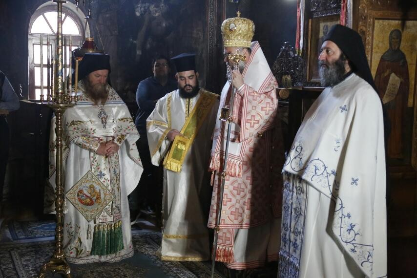 Στον Καθηγούμενο της Ι.Μ. Παναγίας Κορώνης ευχήθηκε ο Μητρ. Θεσσαλιώτιδος