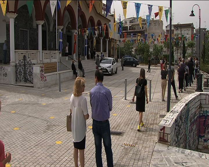 Με ευλάβεια και υποδειγματική τήρηση των μέτρων οι Λαρισσαίοι προσκυνούν τον Άγιο Αχίλλιο