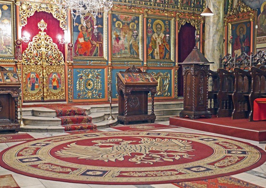 Από τη Δευτέρα ανοίγουν οι ναοί σε Ελλάδα και Κύπρο