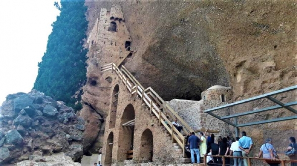 Στο Ασκητήριο του Οσίου Λεοντίου ο Μητροπολίτης Καλαβρύτων