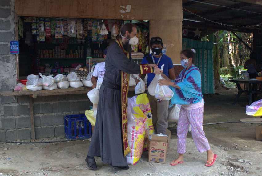 Παροχή βοήθειας στα παιδιά των Φιλιππίνων