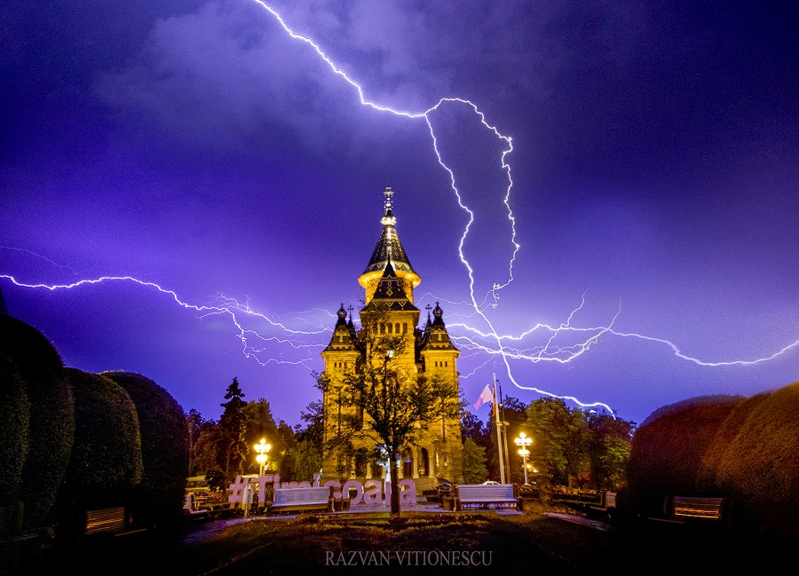 Catedrala din Timişoara, într-o fotografie spectaculoasă de Răzvan Vitionescu