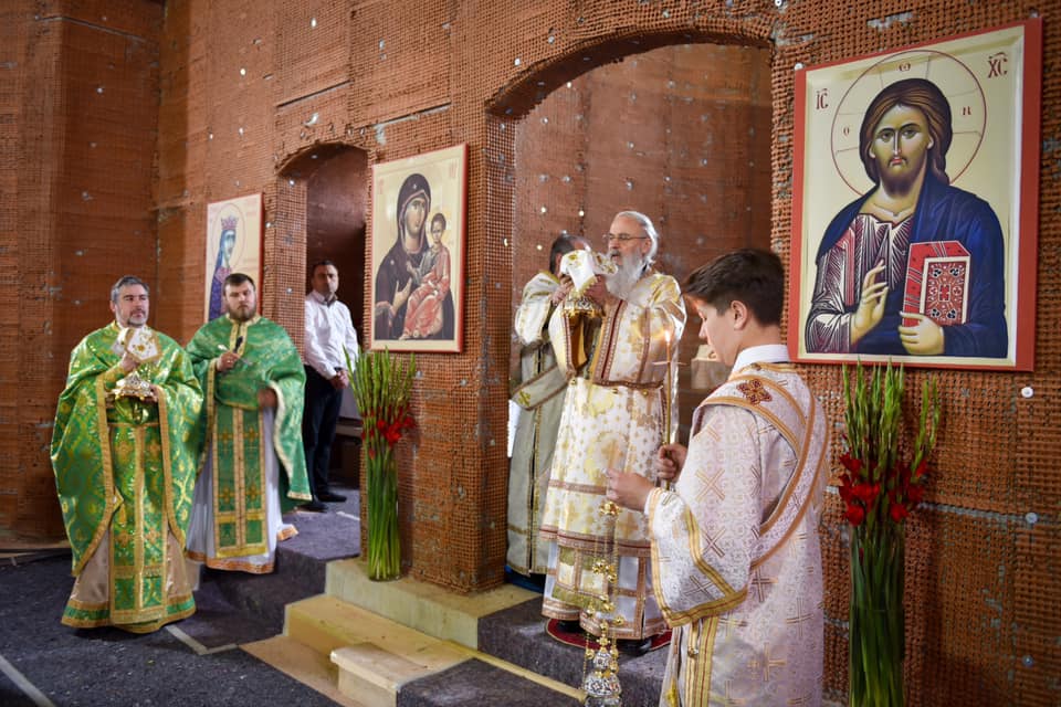 Отслужена бе първата св. Литургия в новостроящия се румънски храм във Виена