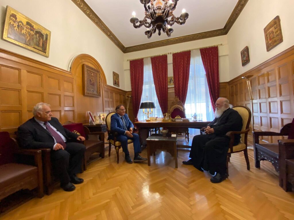 Στον Αρχιεπίσκοπο Αθηνών ο Δήμαρχος Πετρουπόλεως