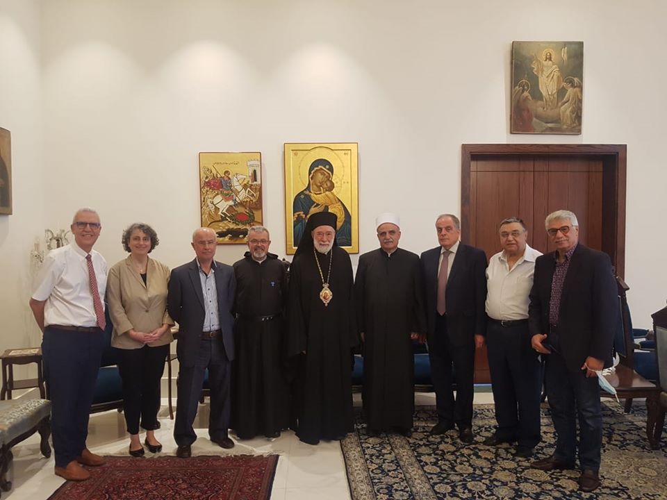 هر الجمعة 26 حزيران 2020، إستقبل سيادة متروبوليت بيروت وتوابعها المطران الياس عوده الأب بطرس عازار منسّق اتّحاد المؤسّسات التربويّة الخاصّة، على رأس وفد من الاتّحاد ضمّ السادة: الشيخ سامي أبي المنى، السيّدة نايلة خوري ضعون، الدكتور نبيل قسطا، الدكتور أحمد عطوي، الأستاذ وجيه متّى والحاج محمود عبدالله. بعد الزيارة قال د.