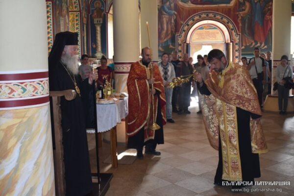 Архиерейски празнични богослужения в Ловчанска епархия
