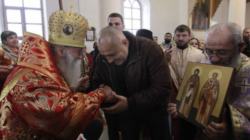 Борисов дари 20 000 лева на Чекотинския манастир