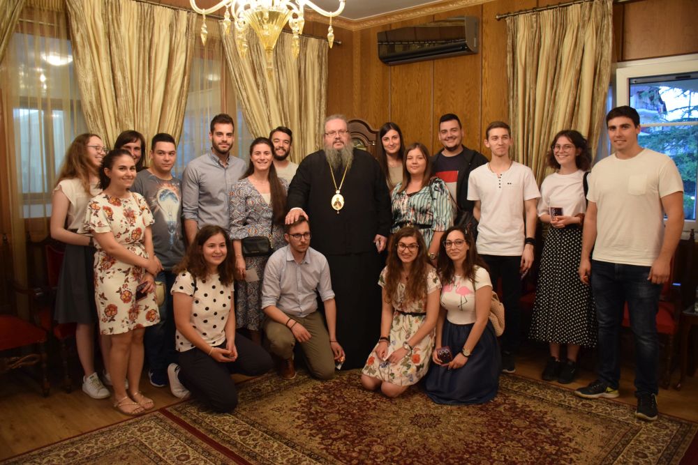 Πλήθος κόσμου ευχήθηκε στον Μητροπολίτη Λαρίσης