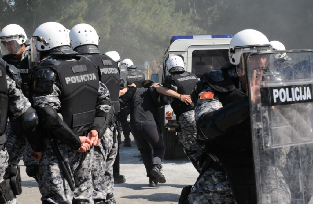 Η Αστυνομική Βία συνεχίζει στο Μαυροβούνιο (Βίντεο)