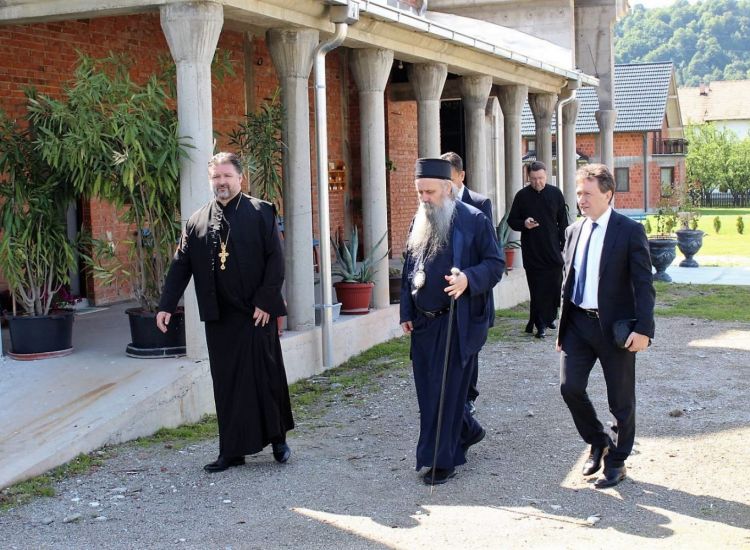 ЕПИСКОП ФОТИЈЕ ПОСЈЕТИО УГЉЕВИЧКИ ХРАМ У ИЗГРАДЊИ