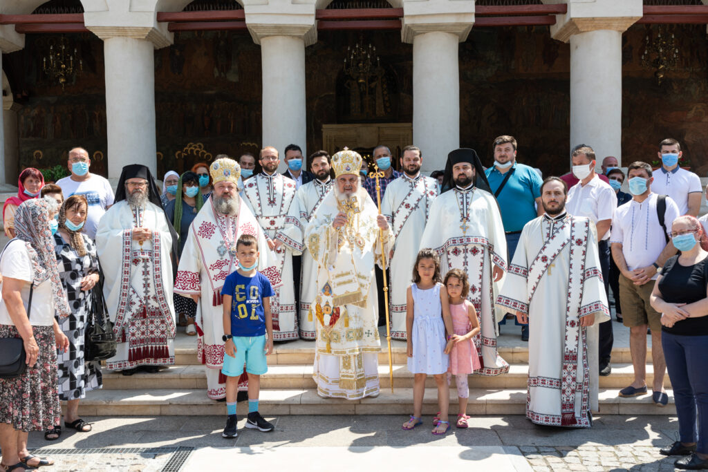 Patriarhul României: Îi felicităm pe toţi cei care poartă mască şi păstrează distanţa