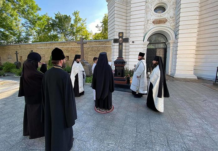 На годишњицу Харковског Сабора одслужен парастос на гробу митрополита Владимира