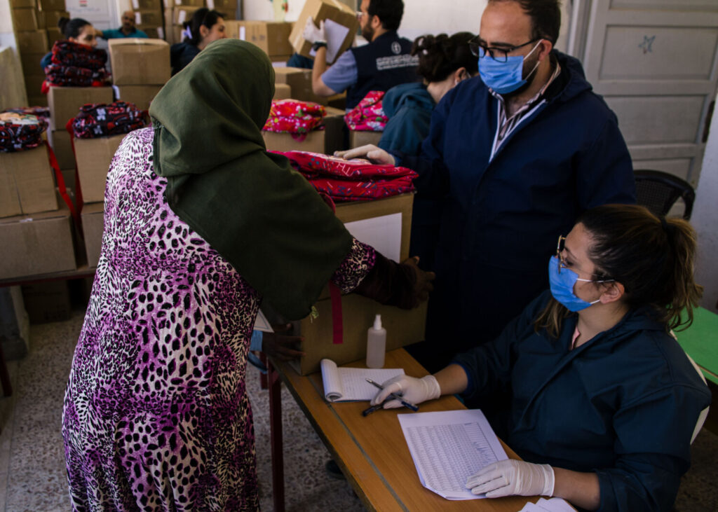 توزيع حصص صحيّة ومدرسيّة وألبسة شتويّة للأطفال في ريف دمشق