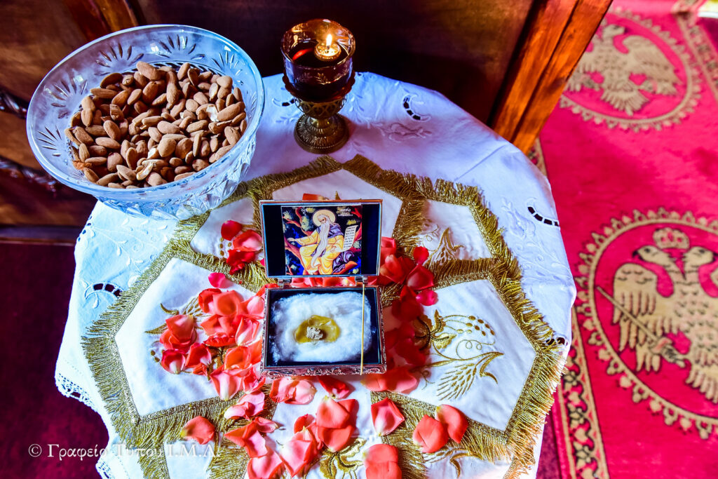 Μοιράστηκαν προς όλους καρποί αμυγδαλιάς ως ευλογία