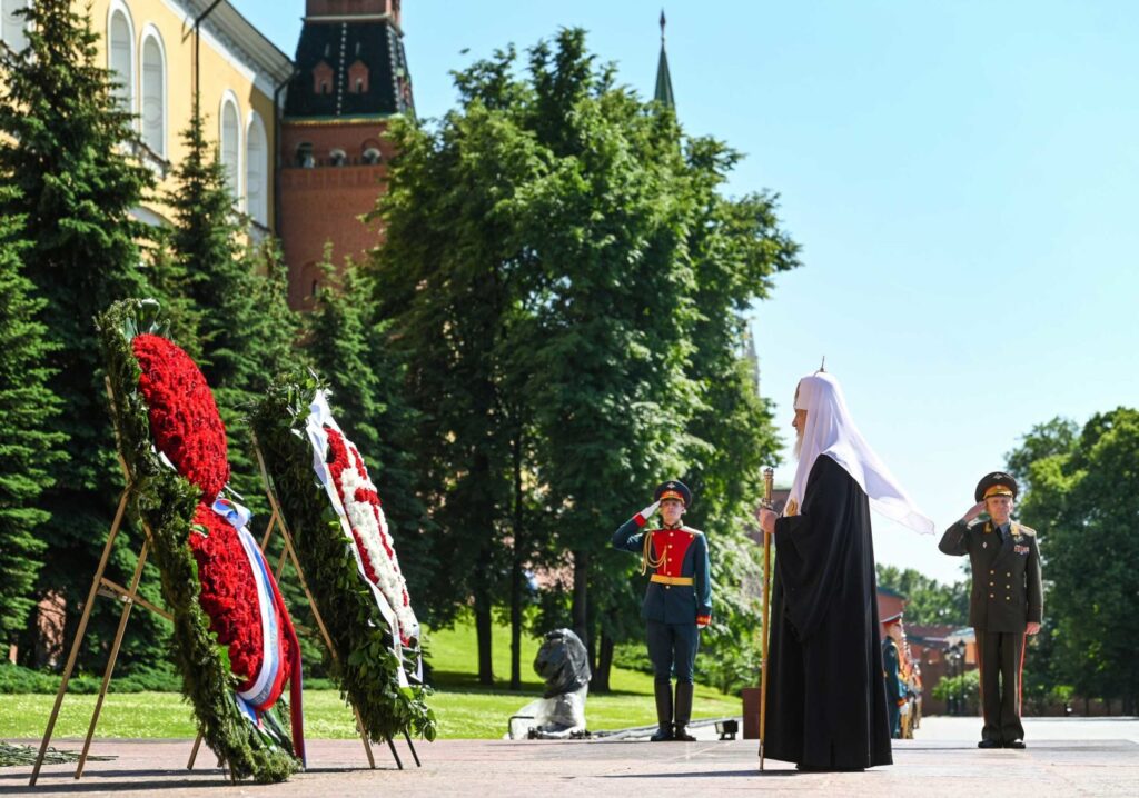 В годовщину начала Великой Отечественной войны Святейший Патриарх Кирилл возложил венок к могиле Неизвестного солдата у Кремлевской стены