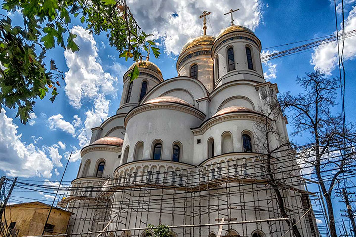 В день тезоименитства митрополит Волоколамский Иларион совершил Божественную литургию в храме иконы Божией Матери «Всех скорбящих Радость» на Большой Ордынке