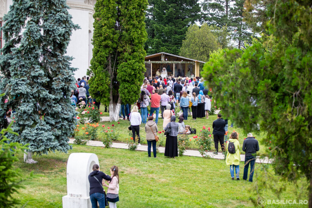 “Οι Ορθόδοξοι δεν κλείνουμε τον Θεό στην Εκκλησία”