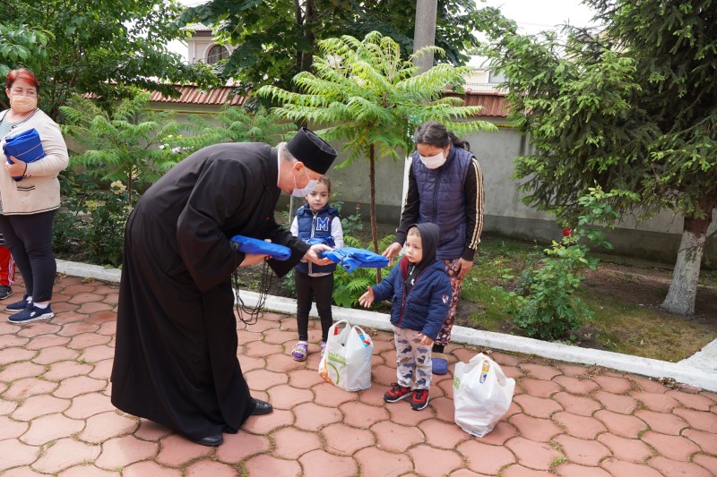 Daruri pentru 75 de copii, beneficiari ai Aşezământului eparhial „Sf. Vasile cel Mare” din Galaţi
