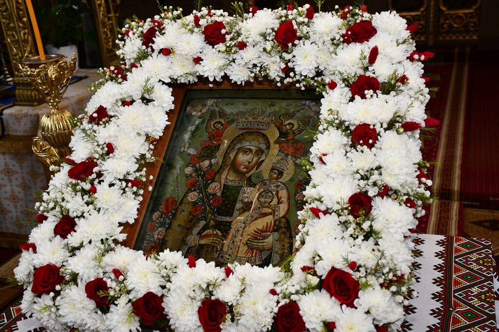 Icoană veche de 500 ani, în procesiune la Mănăstirea Poiana Mărului
