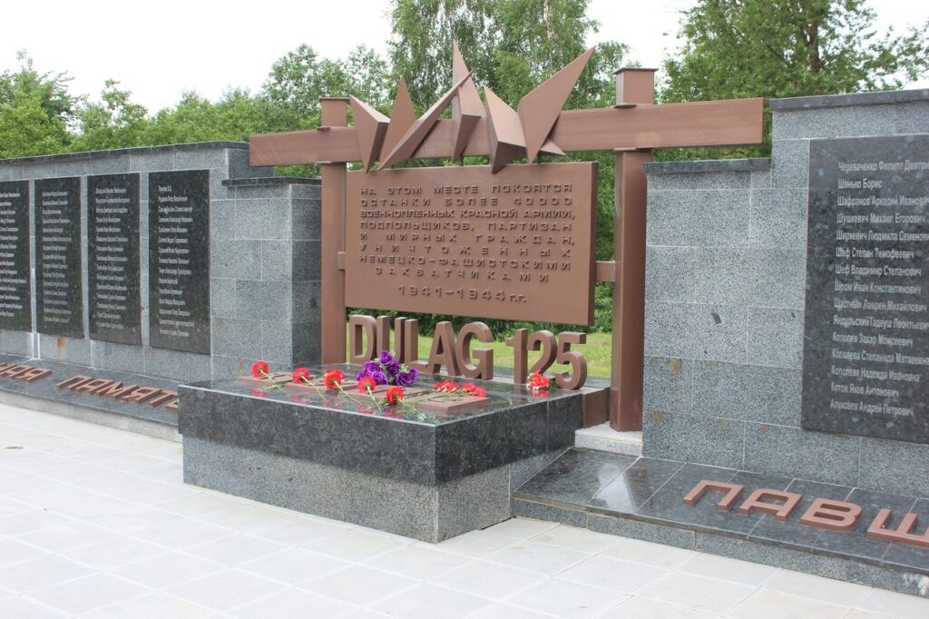 Представители Полоцкой епархии приняли участие в открытии мемориального комплекса «Урочище Пески» в Полоцке