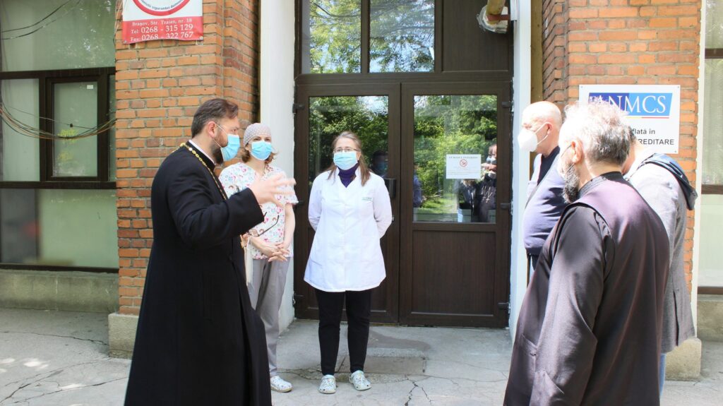 Cu ajutorul Bisericii, mai multe centre medicale din Brașov au primit aparatură de peste 240.000 lei