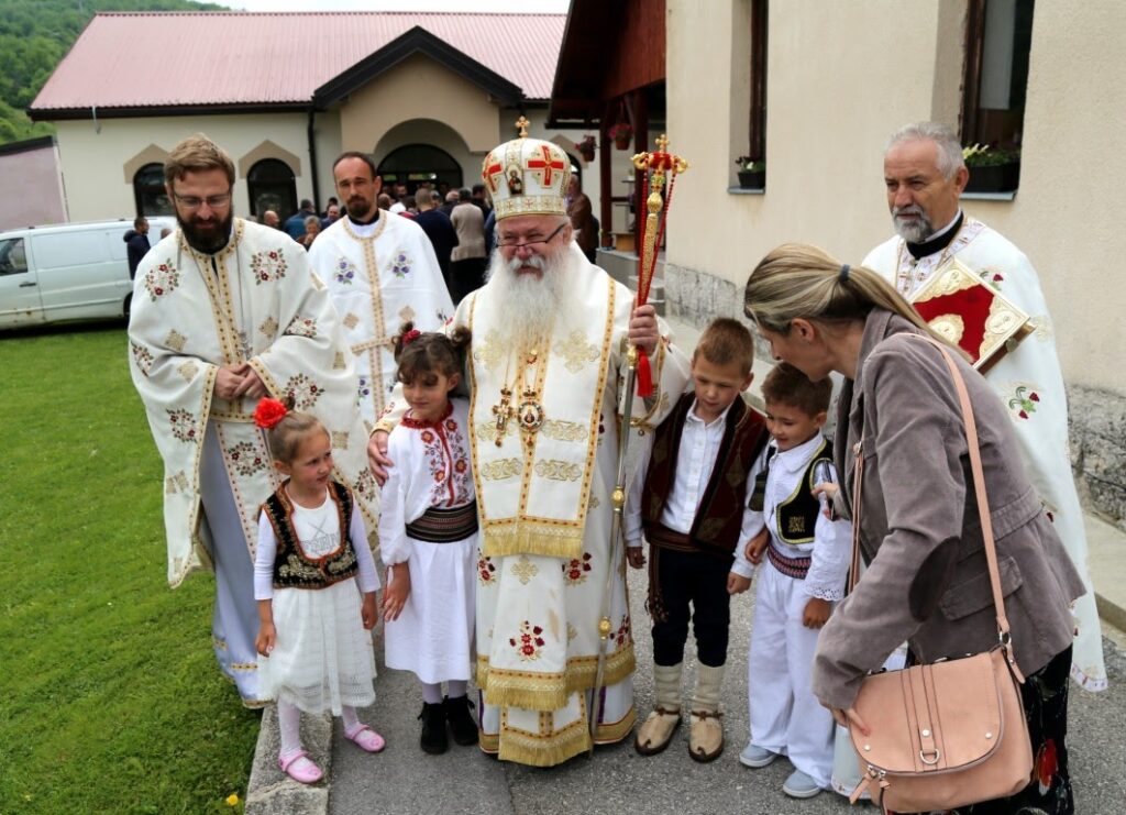 ОСВЕШТАН СВЕТОСАВСКИ ДОМ У ТРНОВУ У ИСТОЧНОМ САРАЈЕВУ