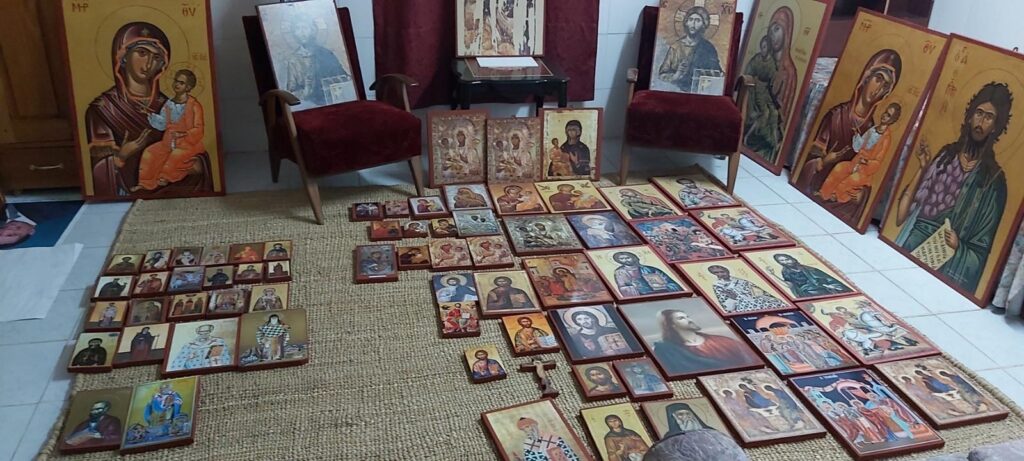 Αγιογραφούν Εικόνες στην Επισκοπή Αρούσας