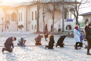 Румънската църква започна преговори с правителството за възстановяване на богослуженията в храмовете