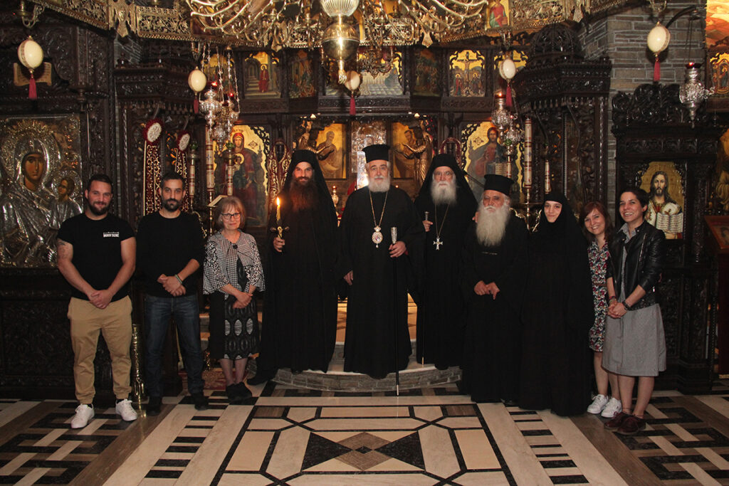 Δυο μεγαλόσχημοι μοναχοί στην Ιερά Μονή Τρικόρφου