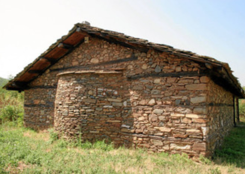 Църква, построена след чума, сбъдва желания