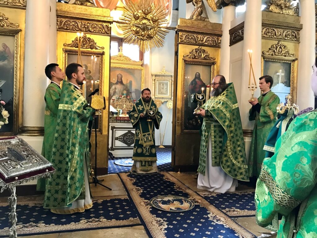 Митрополит Иларион: Истинная вера, которую мы приняли от Самого Господа Иисуса Христа через Его апостолов, просвещает Божественным светом наши сердца