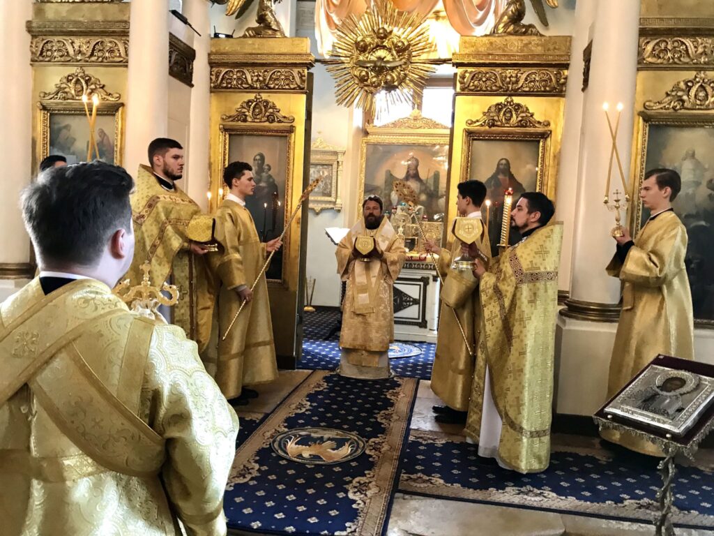Митрополит Иларион: Господь велит нам искать Царствия Небесного прежде всего