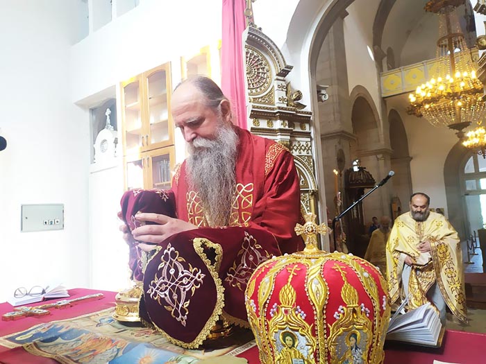 Епископ Јоаникије богослужио у никшићком Саборном храму: Не бојимо се искушења која су наишла, него се спремамо да свако ново искушење дочекамо чврсти и јединствени у вјери