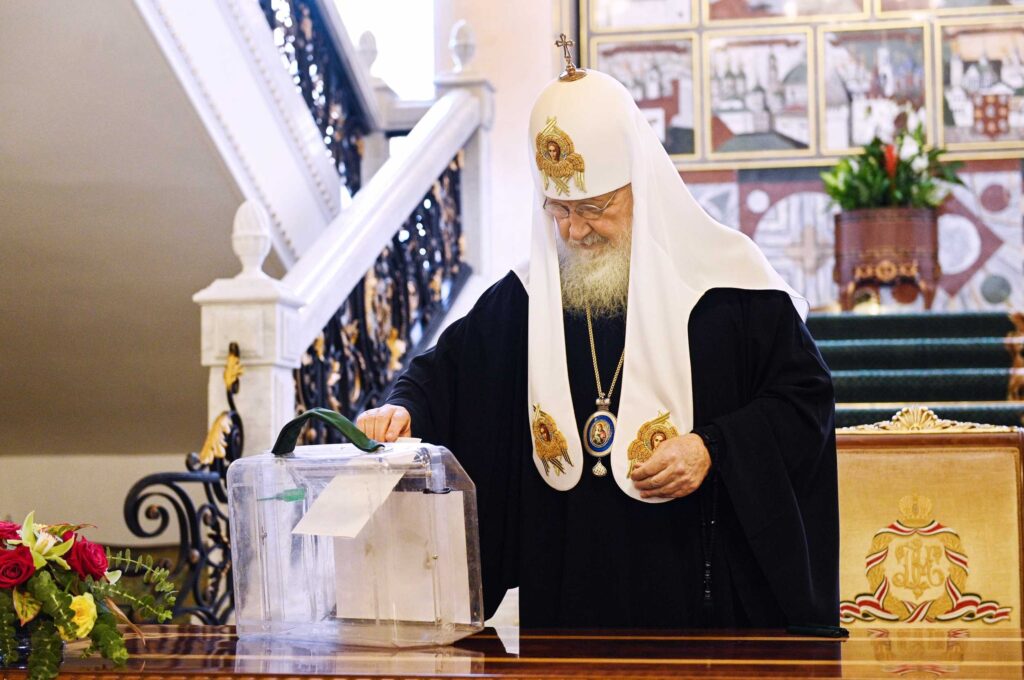 Ο Πατριάρχης Μόσχας ψήφισε στο δημοψήφισμα για το Σύνταγμα