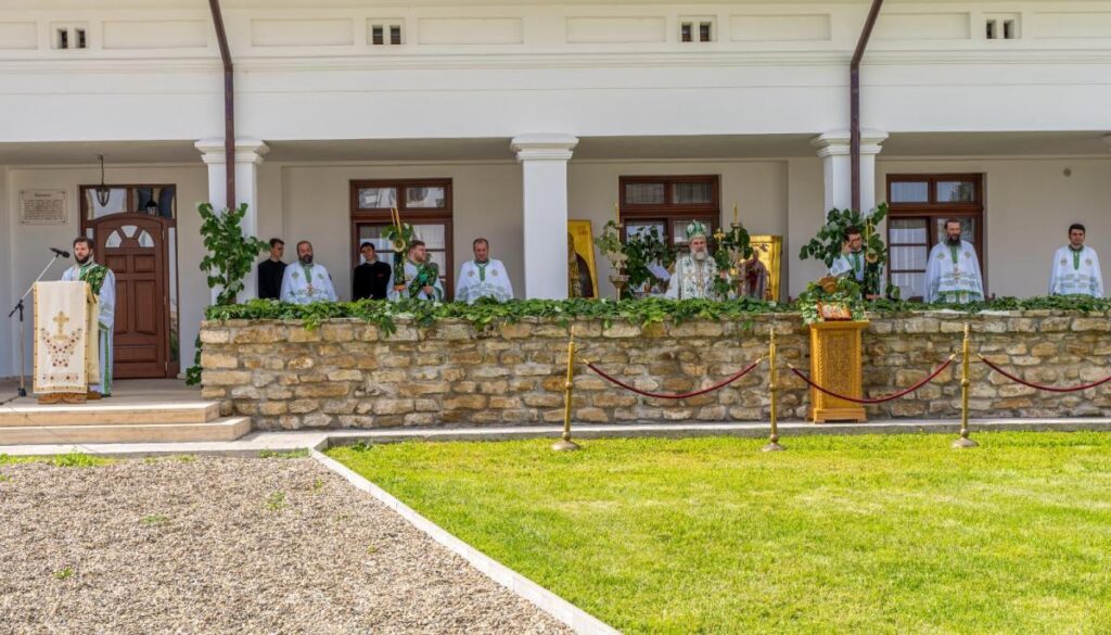 Sărbătoarea Cincizecimii la Roman