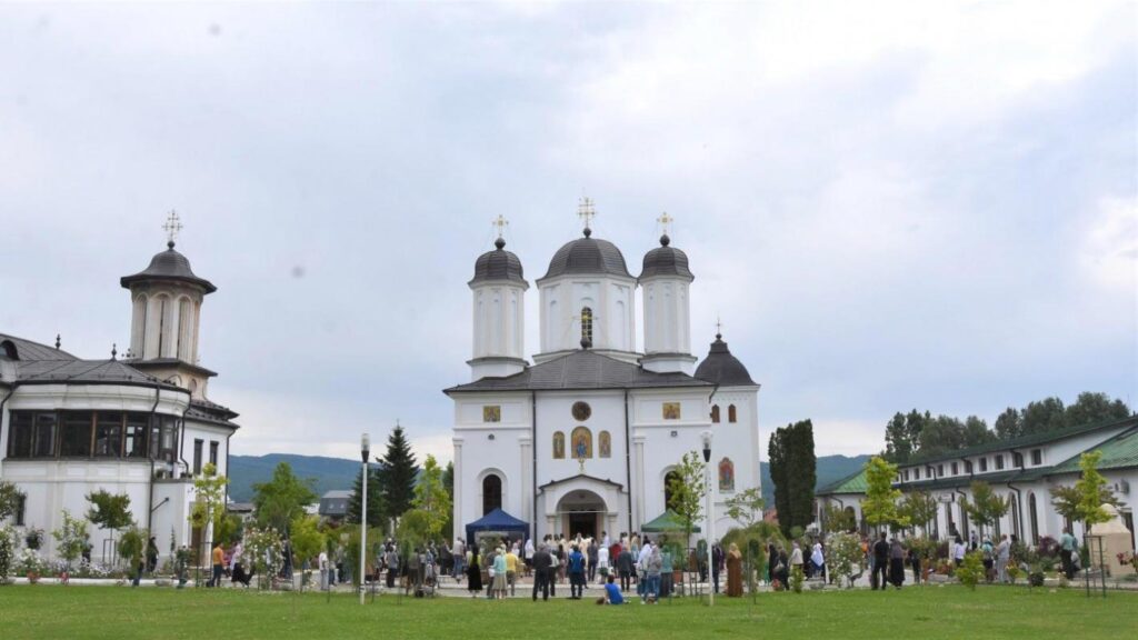 Liturghie arhierească la Biserica „Învierea Domnului” din Târgu Mureș