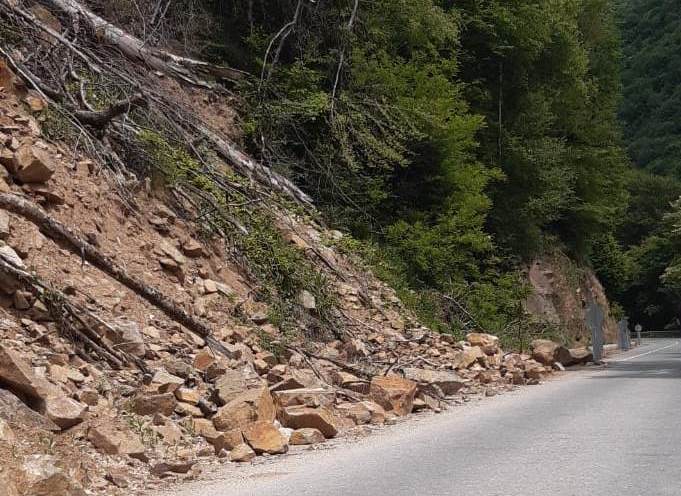 Започва укрепването на срутищата на пътя за Рилския манастир