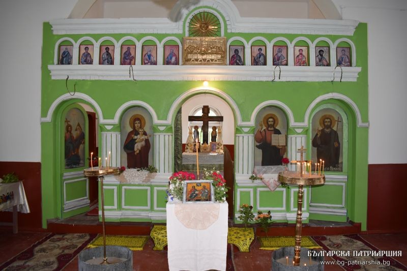 Архиерейска св. Литургия в църквата „Св. Троица“ – с. Лисец
