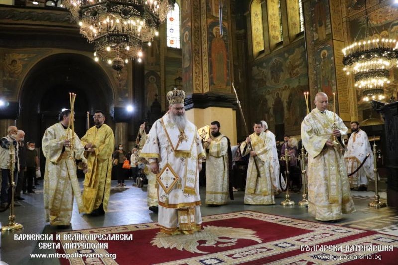 Варненският и Великопреславски митрополит Йоан възглави светата Литургия на Петдесетница