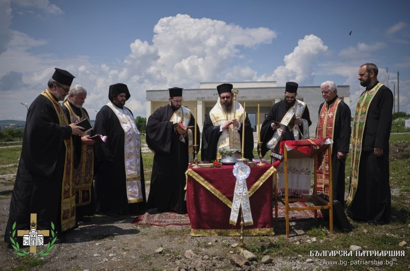 Направена бе копка за построяването на храм „Възкресение Христово“ в гр. Банкя