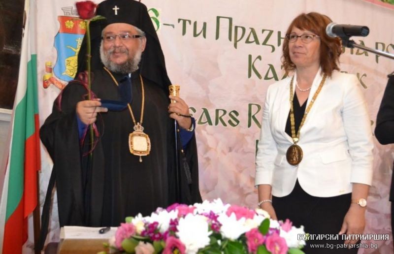 Митрополит Киприан изненада и поздрави казанлъчани за празника на града