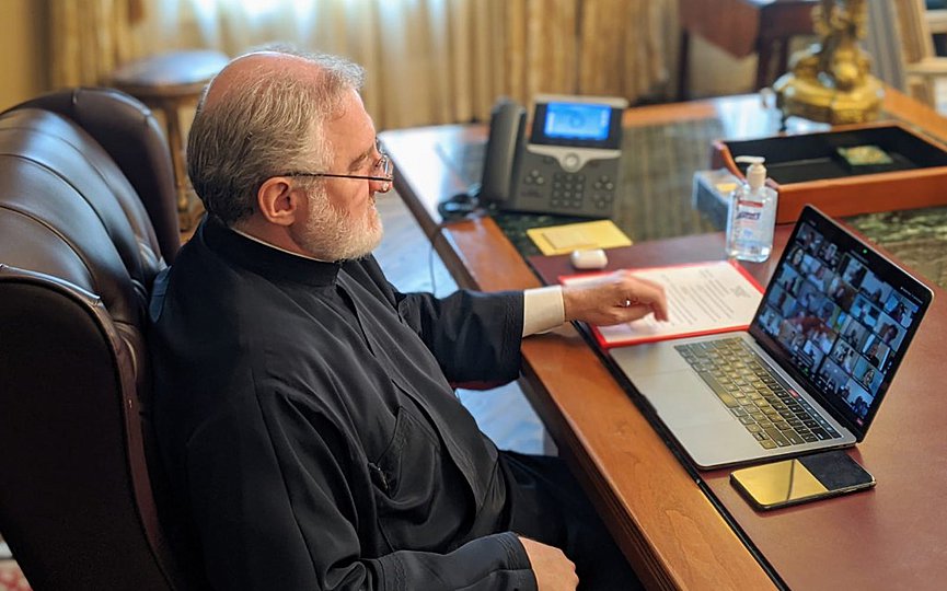 Τι λένε για τις αποφάσεις του Αμερικής για τη Θεία Κοινωνία