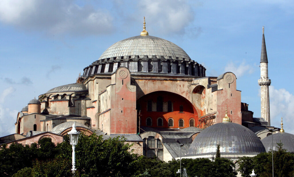 Турки продолжают провоцировать мировую общественность в отношении Святой Софии