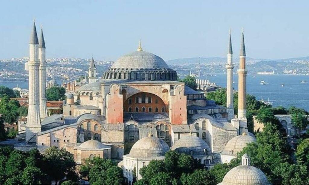 ΟΧΙ στη μετατροπή της Αγίας Σοφίας σε τζαμί λέει Τούρκος ιστορικός