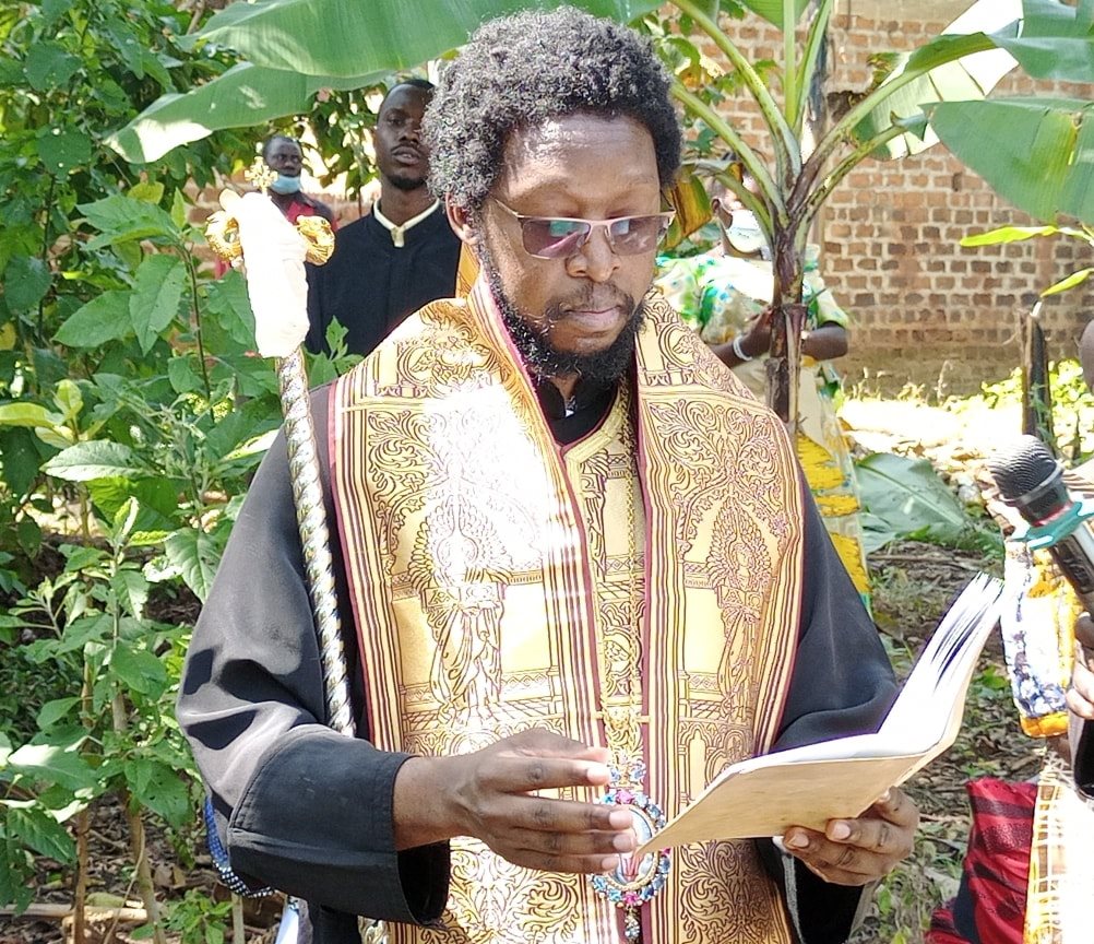 Επίσκοπος Γκούλου: “Η χάρη του Αγίου Πνεύματος μας προστάτεψε”