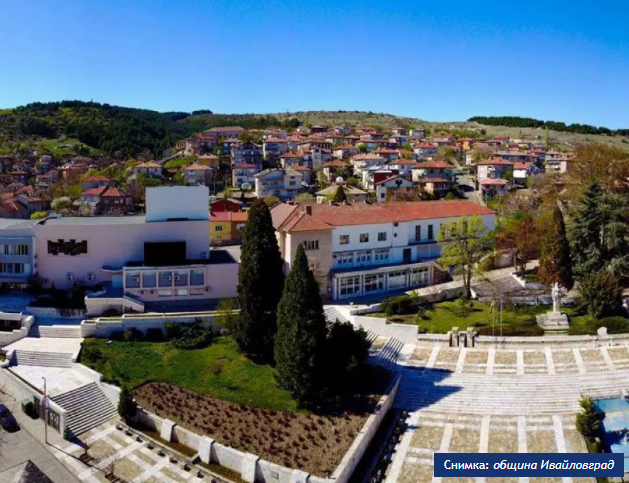 Напредва изграждането на новия път до Лъджанския манастир край Ивайловград