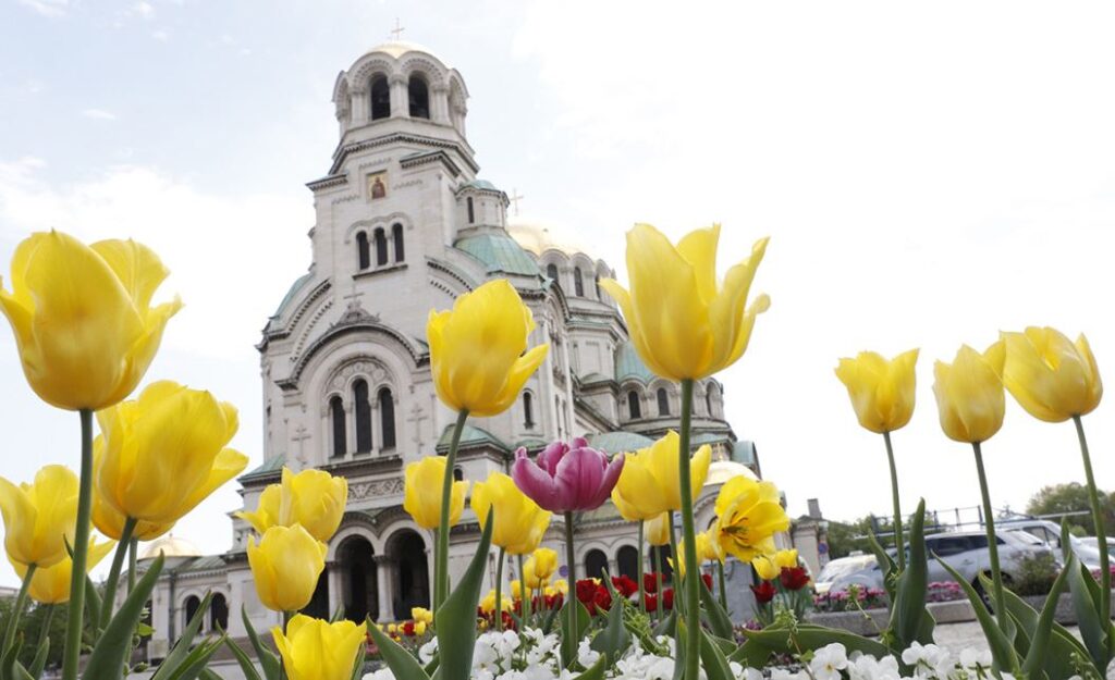 Дарителска кампания помага за смяна на дограмата на храм „Св. Ал. Невски“