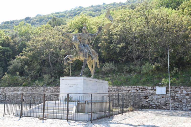 Βανδάλισαν μνημείο του Θεόδωρου Κολοκοτρώνη