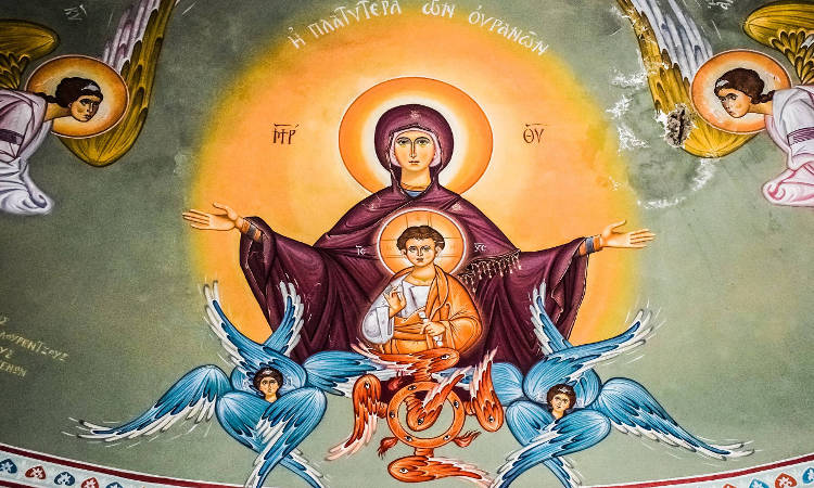 Θείες Λειτουργίες και Παρακλήσεις καθημερινά στις Πανελλήνιες