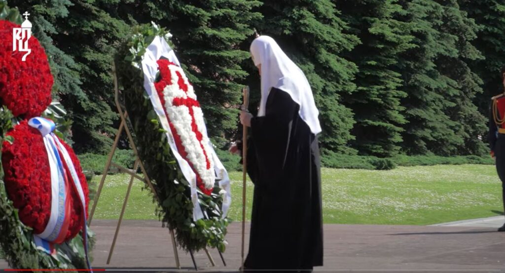 Ο Πατρ. Μόσχας κατέθεσε στεφάνι εις μνήμην των θυμάτων του Β’ Π.Π.